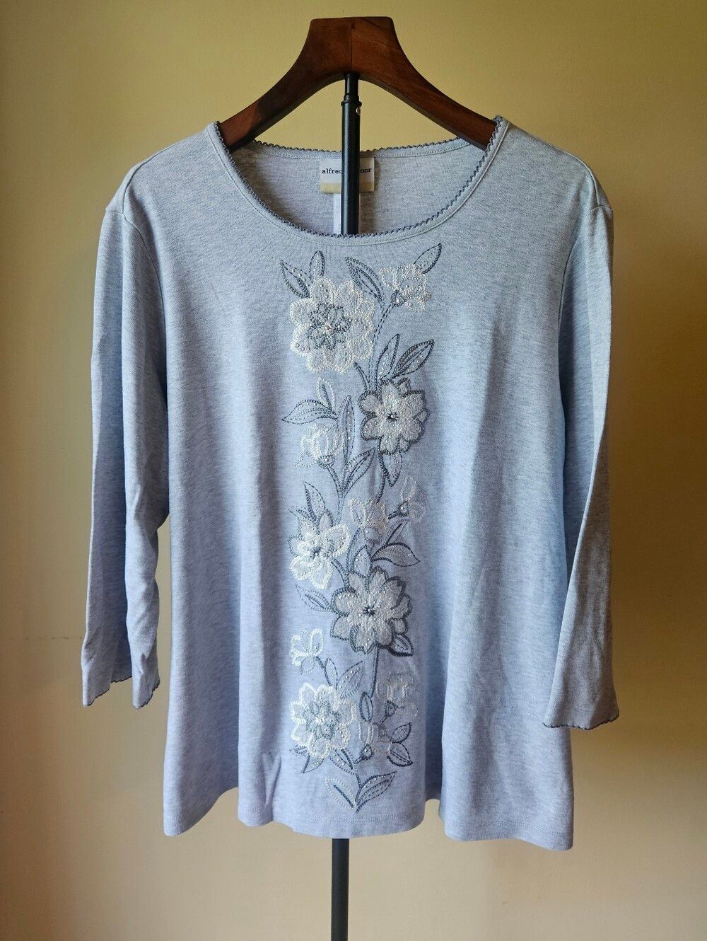 Alfred Dunner Light Gray Floral Embroidered Elbow Sleeve Top Size 1X